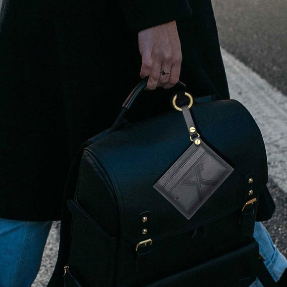 PLUSUS World's Thinnest Leather Wireless Charging Pad & Wallet Premium Gift Set - Picture 11 of 11